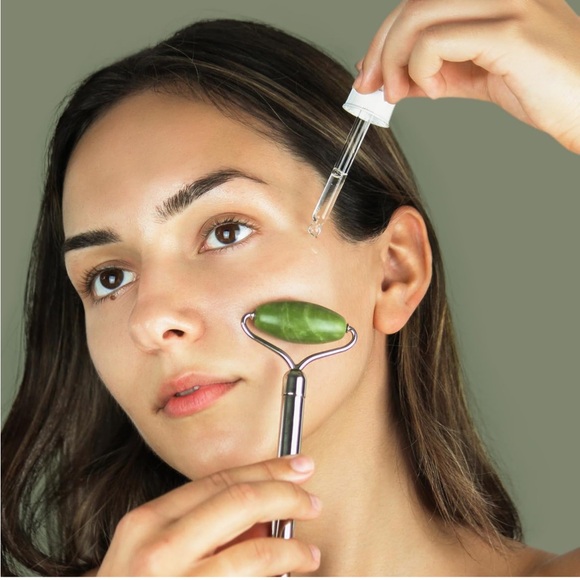 NEW Oliver Jade Face Roller, Massager - Picture 4 of 10